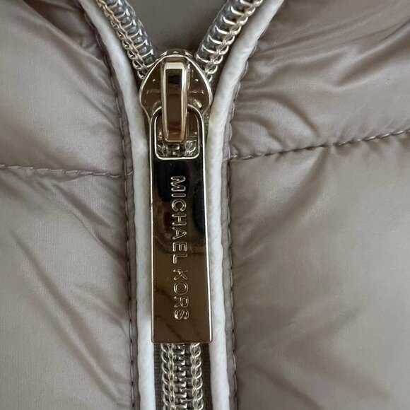 MICHAEL KORS puffer Jacket Woman In Beige With White Details, Gold Hardware.S - Picture 11 of 13